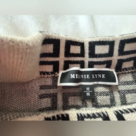 Geometric Block Patterned Sweater - Picture 3 of 6